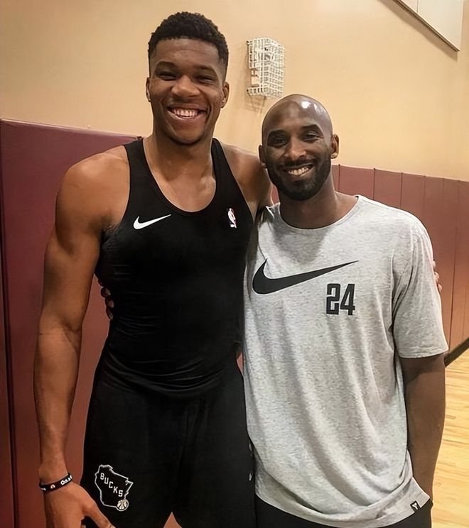 足球曝英超多队将出售核心以平衡财政（曝英超多队拟出售核心球员以缓解财务压力）