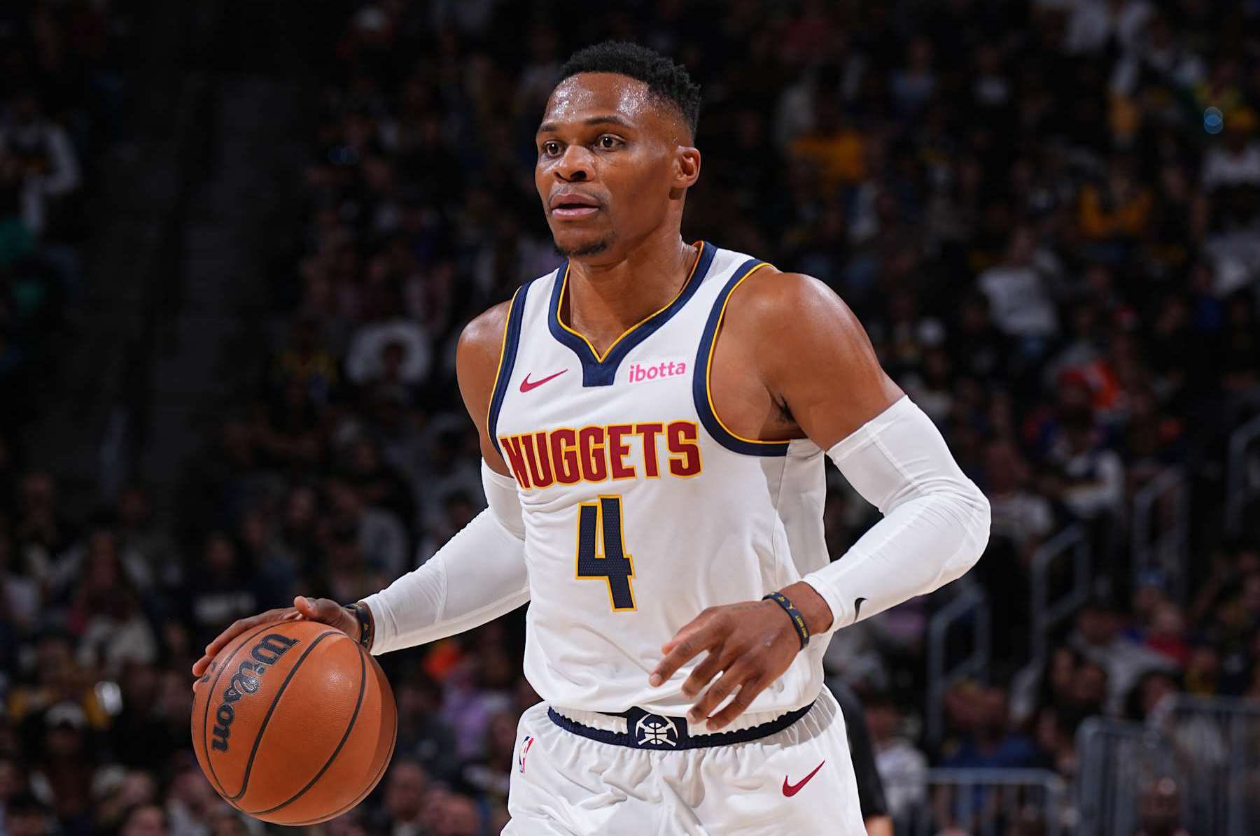 拜仁vs圣保利首发：凯恩领衔！迪亚斯、金玟哉、欧文在列（拜仁对阵圣保利首发公布：凯恩压阵，金玟哉、迪亚斯、欧文先发）