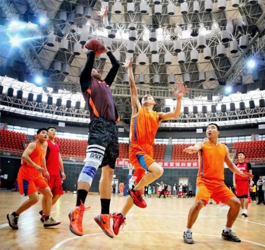 中超历年冠军回顾：深圳健力宝夺元年冠军，海港完成三连冠（回望中超历届冠军：深圳健力宝问鼎元年，海港成就三连冠）