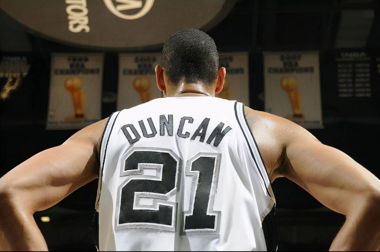 全家福宣，U16国少小将万项加盟塞尔超贝尔格莱德红星俱乐部（全家福官宣：U16国少小将万项加盟塞尔超贝尔格莱德红星）