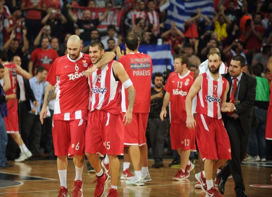 英媒：热刺领跑伊万-托尼的转会，球员愿意降低一半的薪水（英媒：热刺在伊万托尼转会争夺中占优，球员愿将薪资减半）